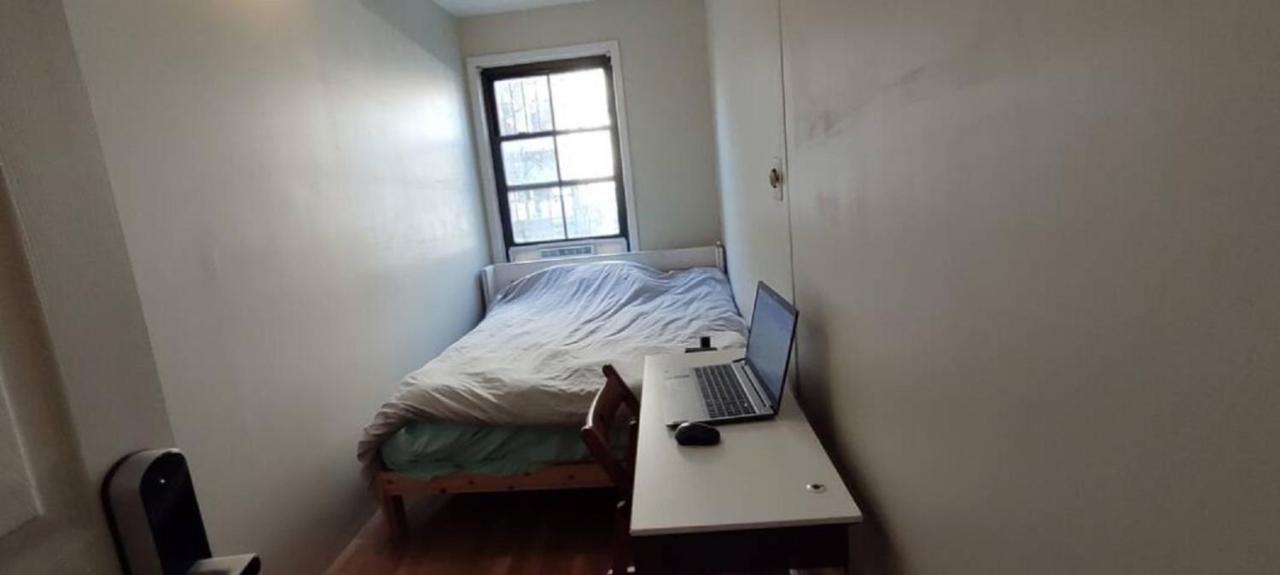 Central & Affordable Williamsburg Small Room New York Exterior photo